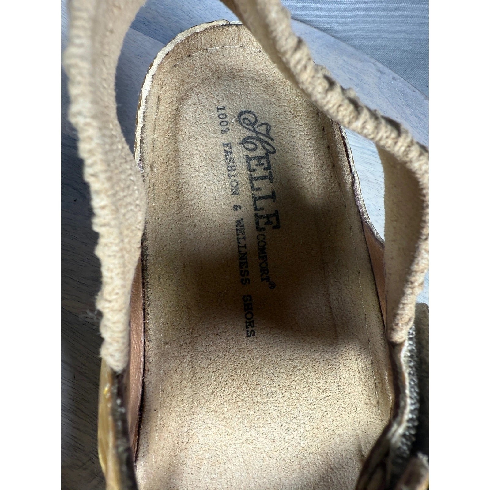 AELLE Comfort Women’s Yellow Croc Print Sandals Straps Bold Style Size 8.5