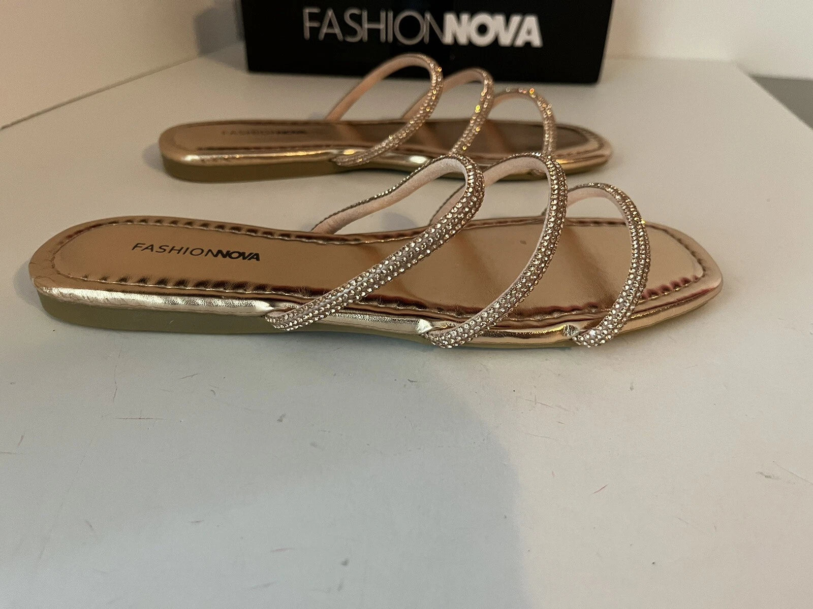 Fashion Nova Flip Flop, Women’s Flat Sandals Size 7, Rose Gold Rhinestones NEW