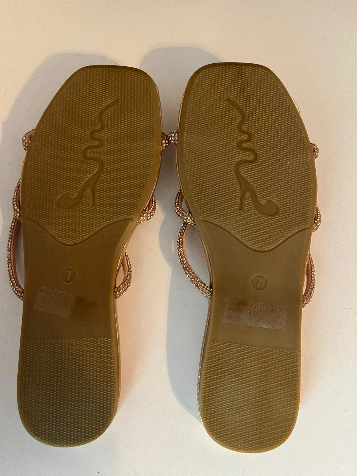 Fashion Nova Flip Flop, Women’s Flat Sandals Size 7, Rose Gold Rhinestones NEW