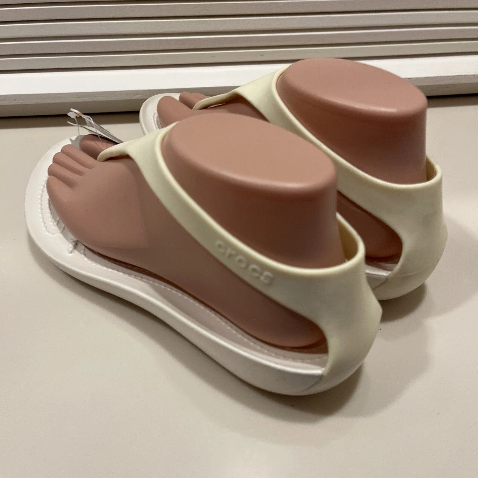 CROCS Women 8 Sexi Flip Flop Thong PALE YELLOW WHITE Serena Sandals NEW NWT