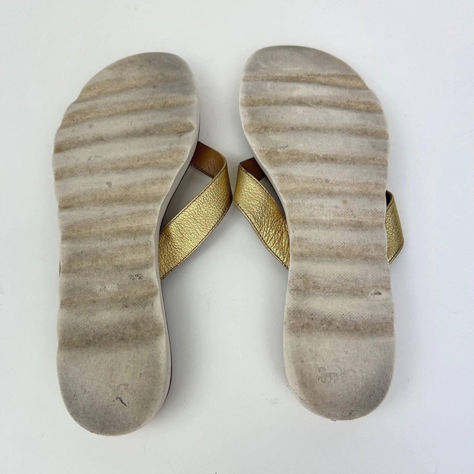 Coach Shelly Metallic Gold Leather Turnlock Flip Flops Thong Sandals Shoes 8.5