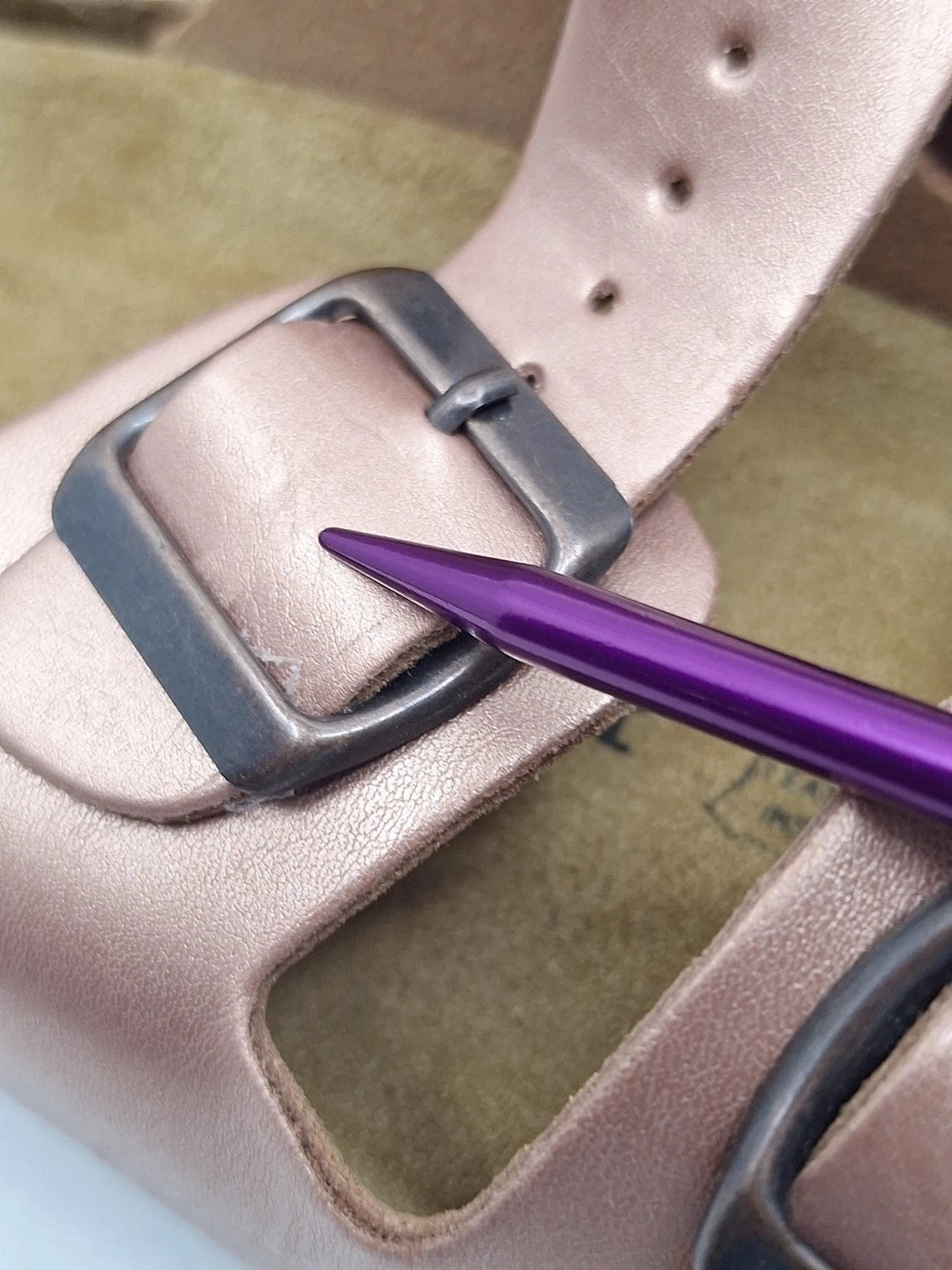 Cushionaire Classic Style Womens Sandal Lane Rose Gold 9W w/ Original Box