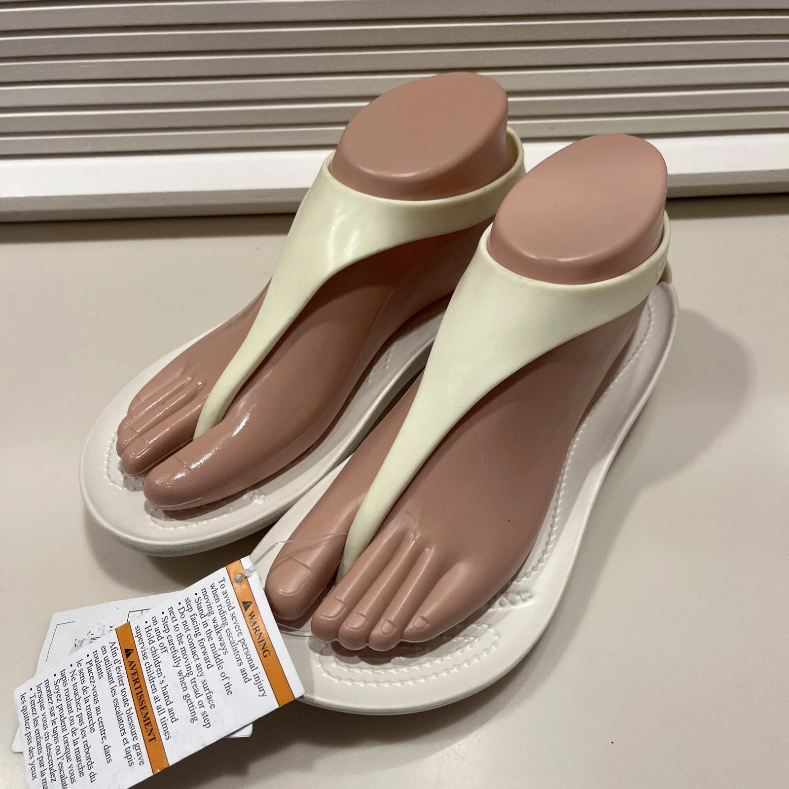 CROCS Women 8 Sexi Flip Flop Thong PALE YELLOW WHITE Serena Sandals NEW NWT