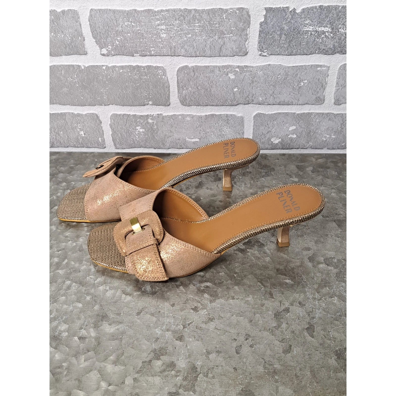 Donald Pliner Cherry Bucket Mule Leather Sandals Womens Size 8M