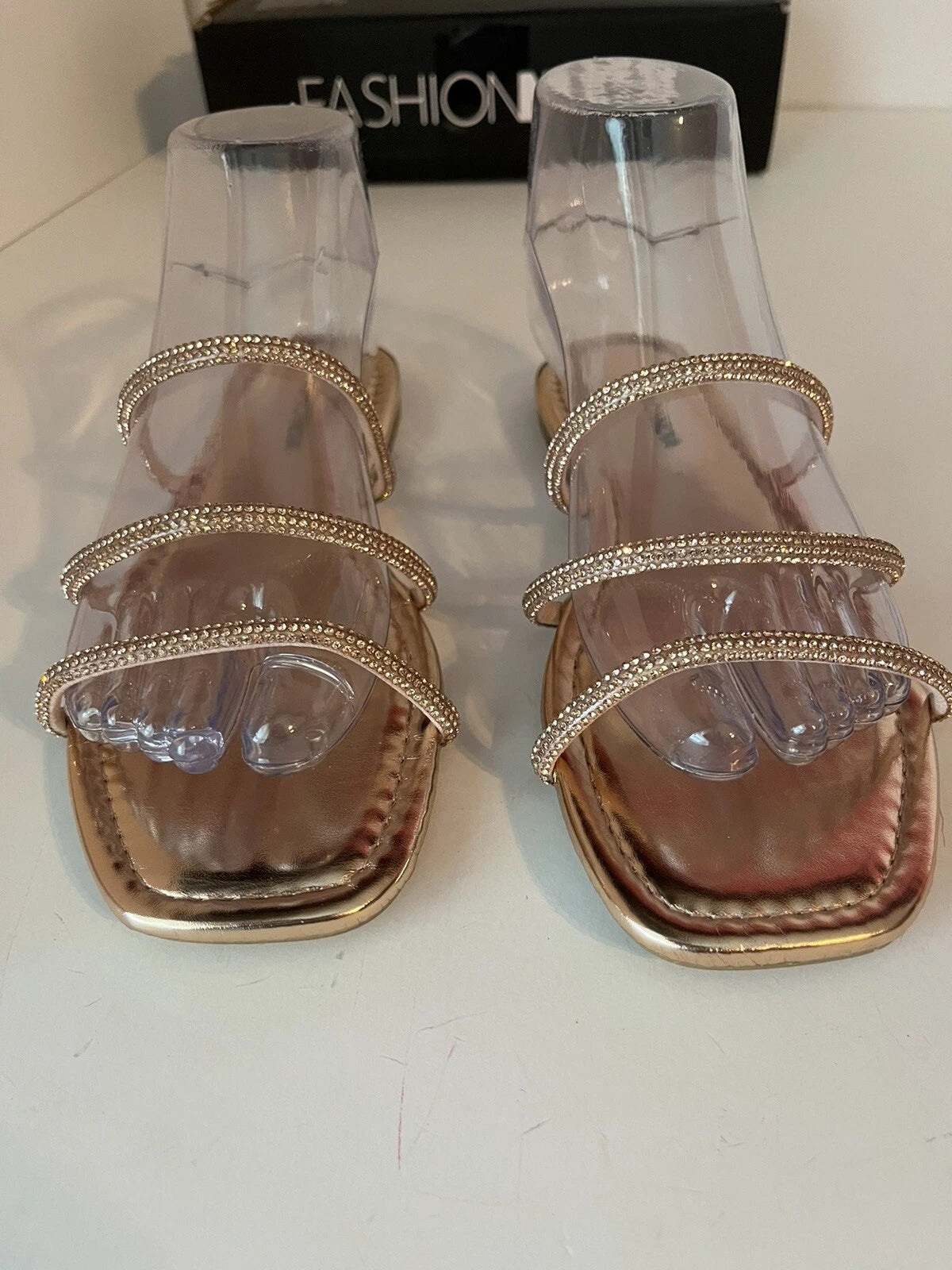 Fashion Nova Flip Flop, Women’s Flat Sandals Size 7, Rose Gold Rhinestones NEW