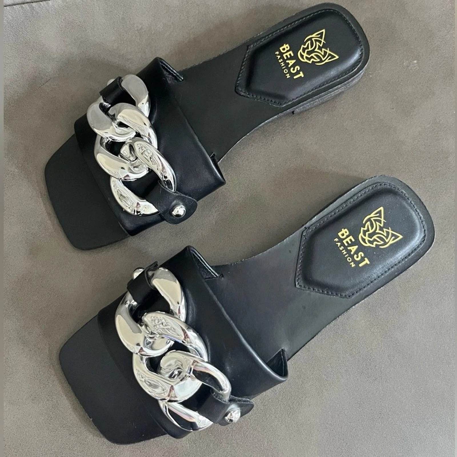 Beast Fashion minimalist buckle black slide sandals size 6.5