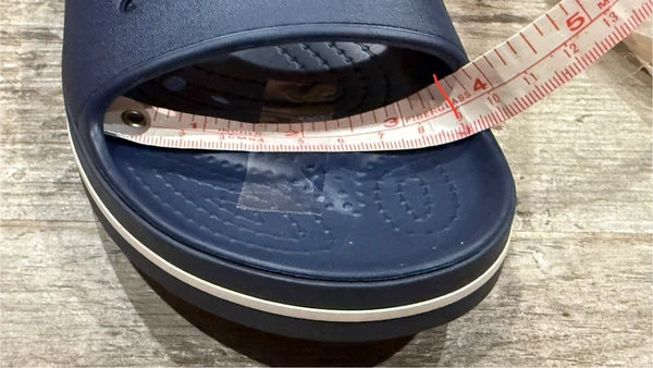 NEW CROCS WOMEN 7 CROCBAND III SLIDE. NAVY / WHITE. STYLE 205733