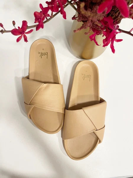 Beek Tori Leather Sandles Sz US 9 NWOB  Sold Out Style