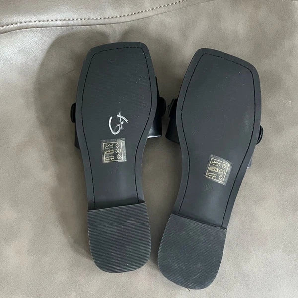 Beast Fashion minimalist buckle black slide sandals size 6.5