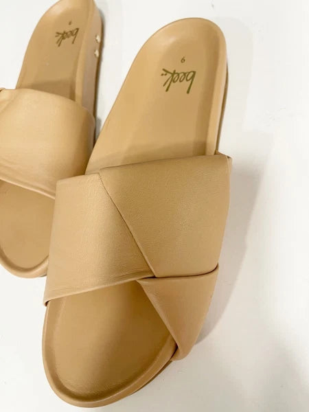 Beek Tori Leather Sandles Sz US 9 NWOB  Sold Out Style