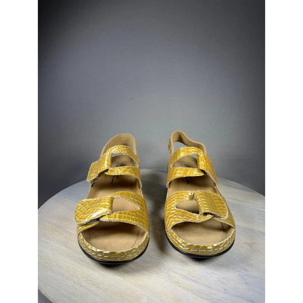 AELLE Comfort Women’s Yellow Croc Print Sandals Straps Bold Style Size 8.5