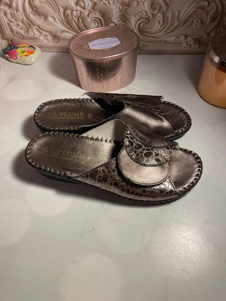 La Plume Women's Paola Sandal Leather Anatomical Footbed Women's SZ 38