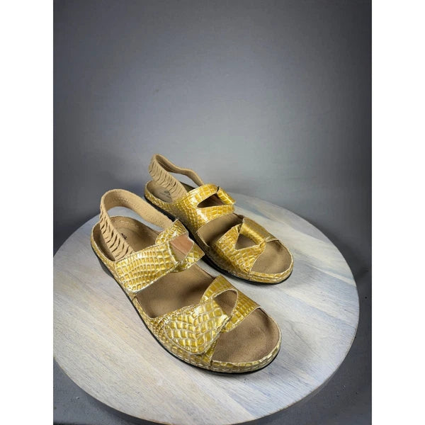 AELLE Comfort Women’s Yellow Croc Print Sandals Straps Bold Style Size 8.5