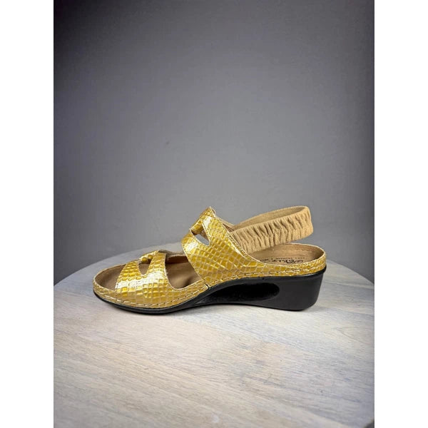 AELLE Comfort Women’s Yellow Croc Print Sandals Straps Bold Style Size 8.5