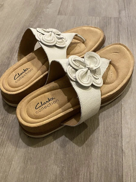 Clarks Women's Brynn Style Sandal Size 7.5 White Leather Thong Slide Flower