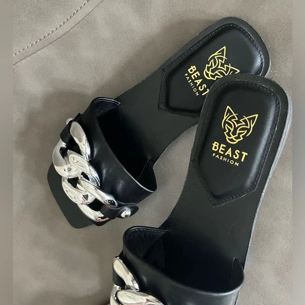 Beast Fashion minimalist buckle black slide sandals size 6.5