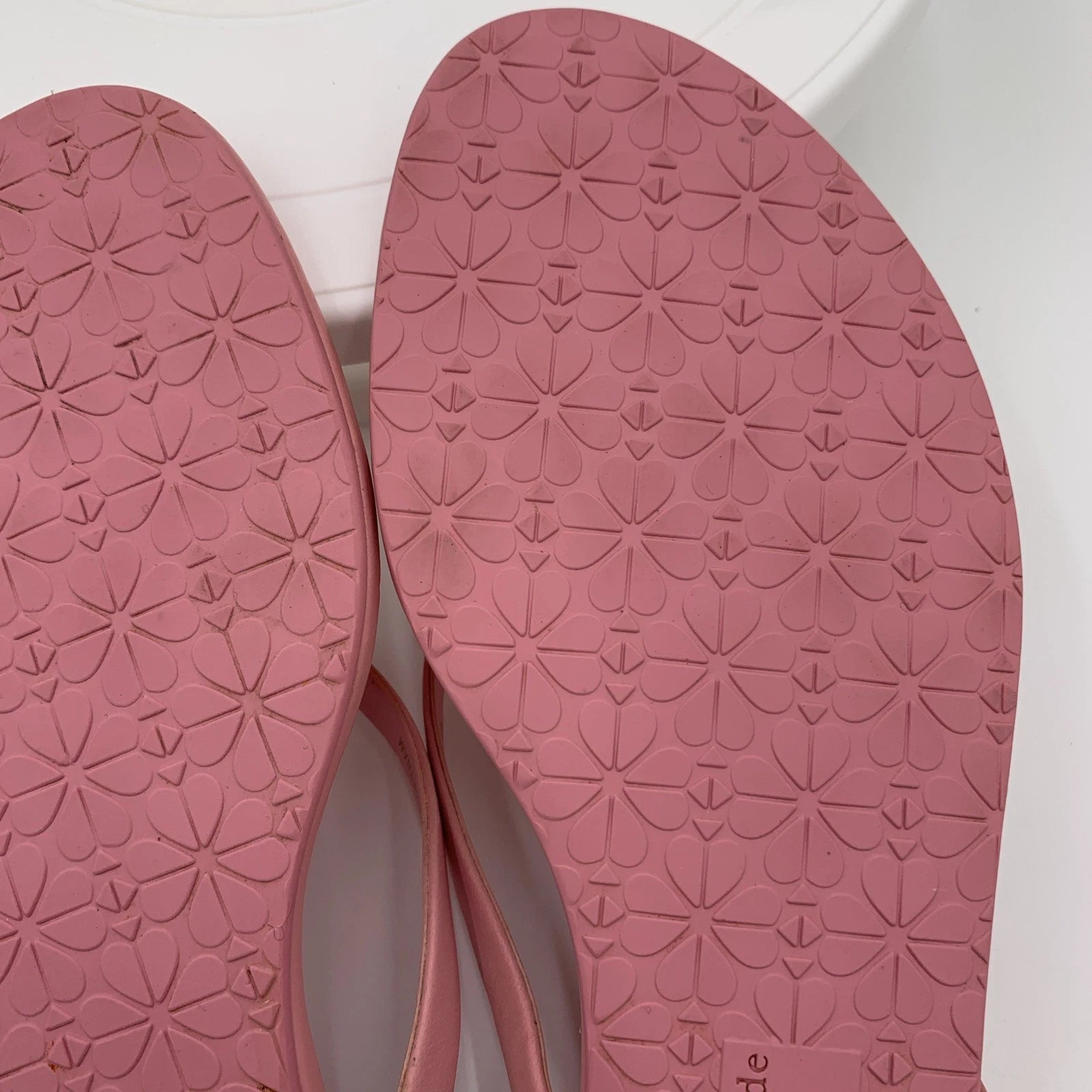 Kate  Spade Tatum New York Pink Leather Bow-Thong Sandals Spade Charm Size 9B