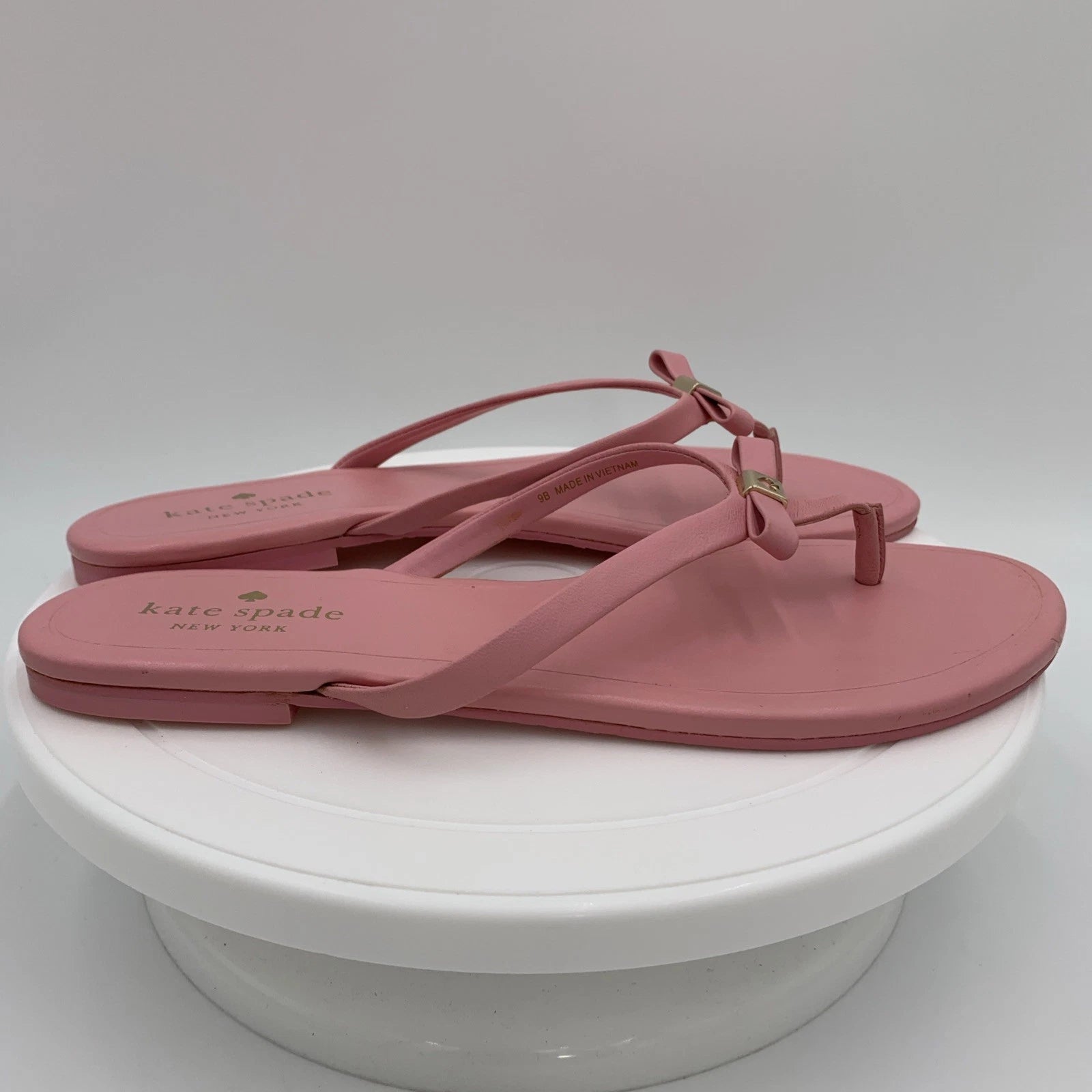Kate  Spade Tatum New York Pink Leather Bow-Thong Sandals Spade Charm Size 9B
