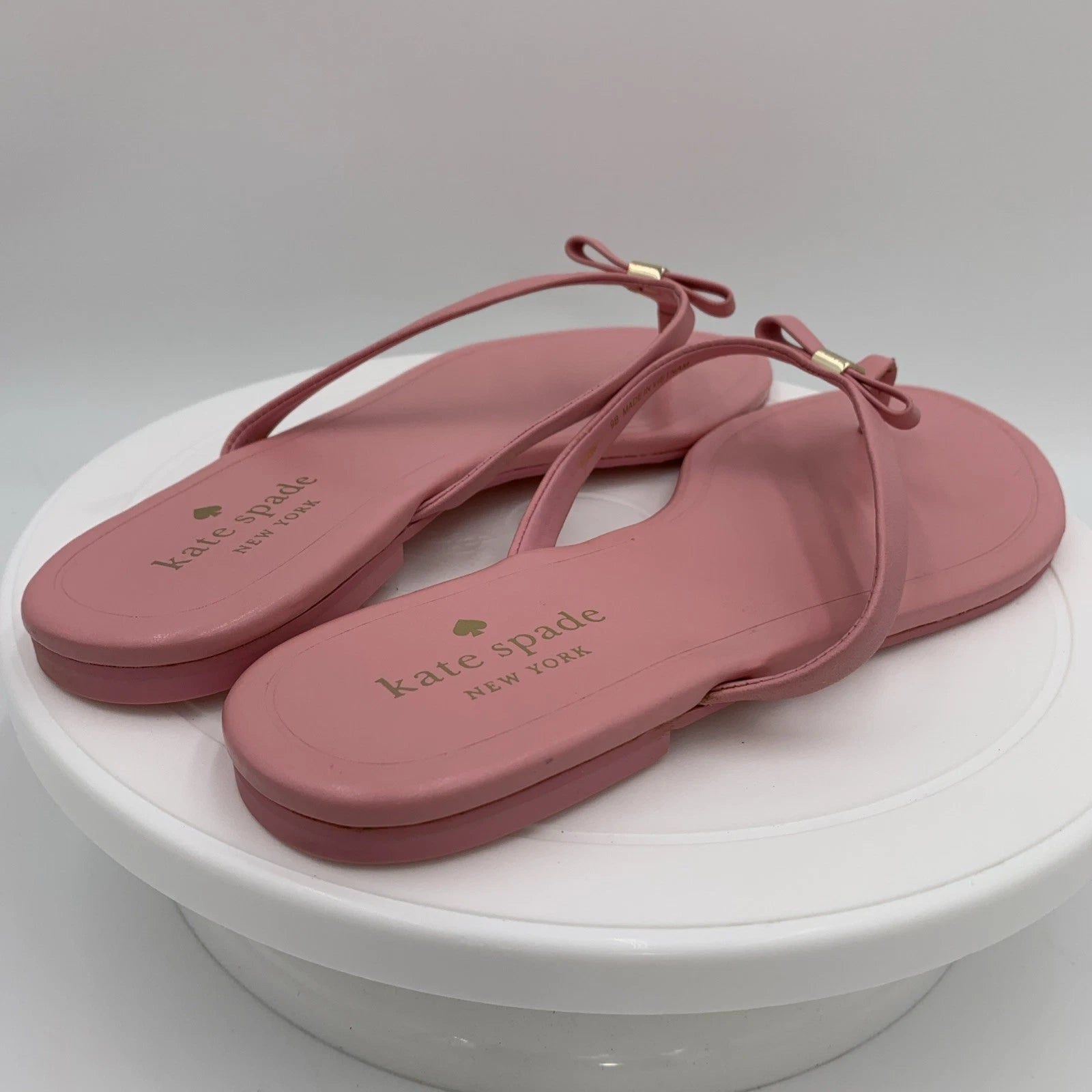 Kate  Spade Tatum New York Pink Leather Bow-Thong Sandals Spade Charm Size 9B