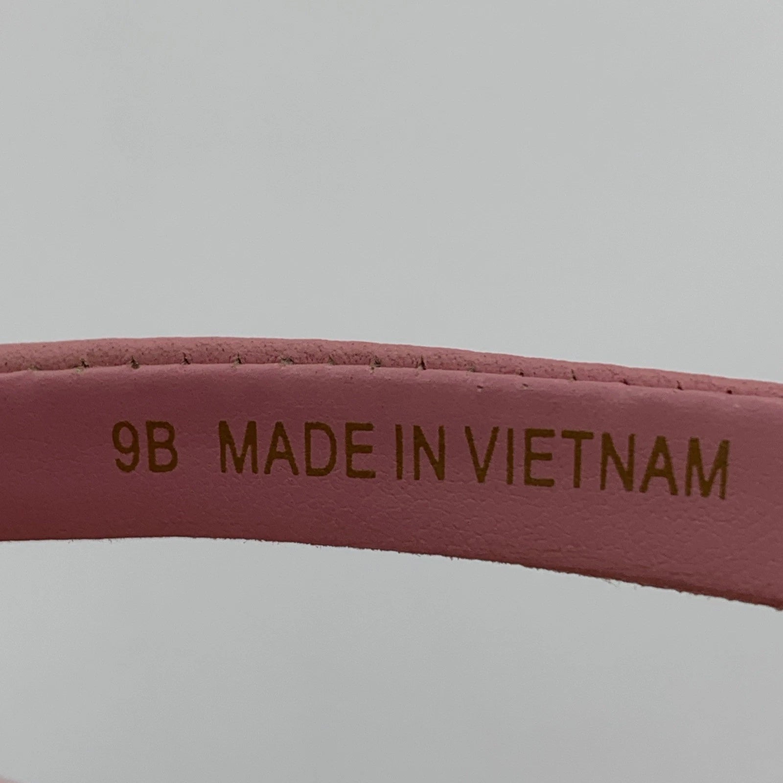 Kate  Spade Tatum New York Pink Leather Bow-Thong Sandals Spade Charm Size 9B