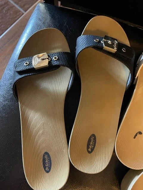 2 PAIR DR. SCHOLL'S WOMEN'S CLASSIC STYLE SLIDE BUCKLE SANDALS