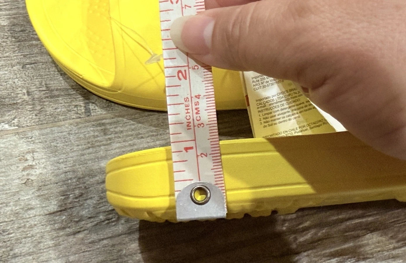NEW CROCS W7 SLOANE SLIDE IN YELLOW LEMON. STYLE 205742-7C1. DISCONTINUED