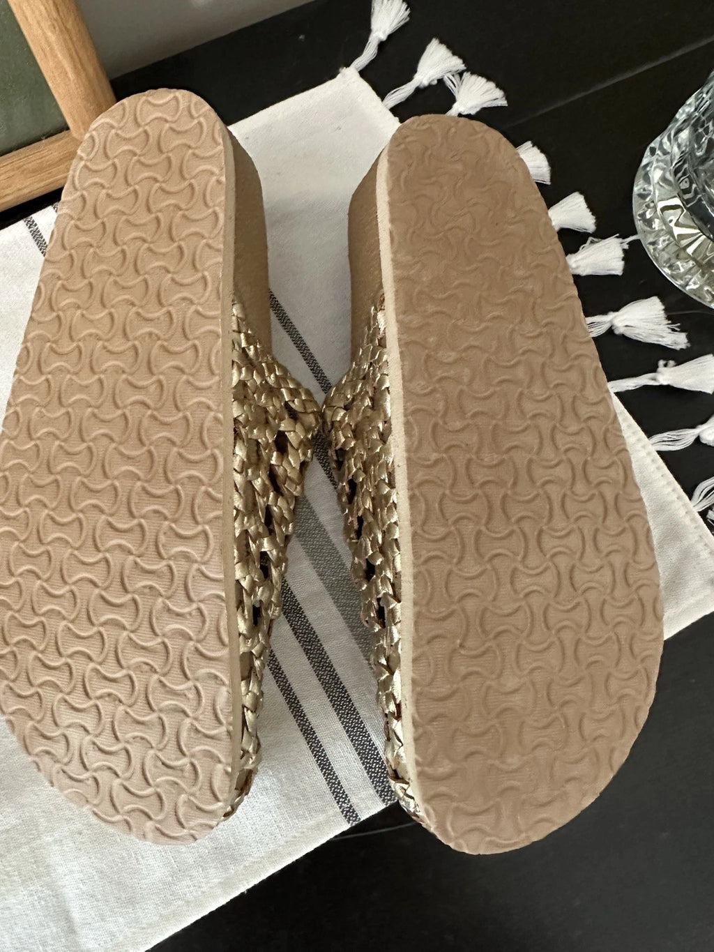 ⭐️⭐️ NEW Macarena Huarache Gold leather Woven Sandals Slides sz 5 NWOB style 004