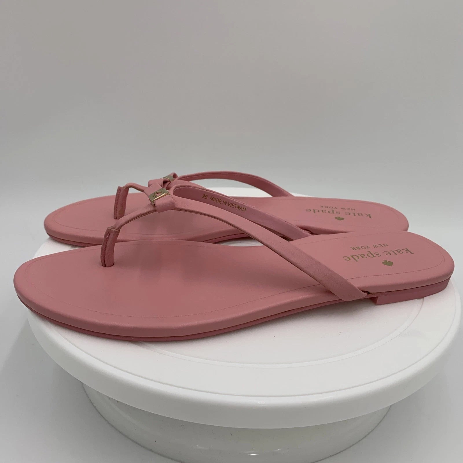 Kate  Spade Tatum New York Pink Leather Bow-Thong Sandals Spade Charm Size 9B