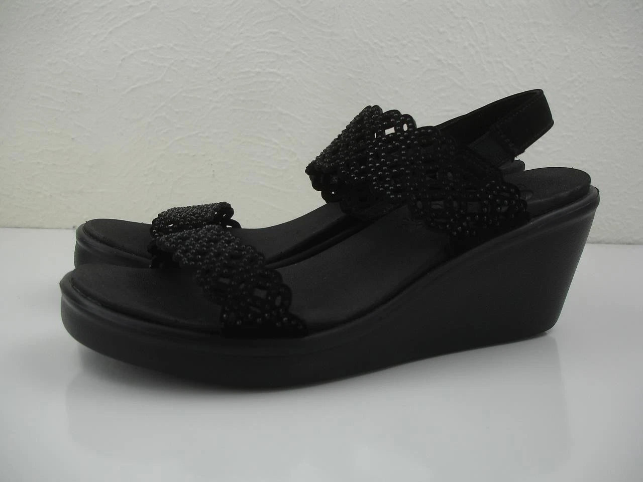 Women's 8 M Skechers Rumble On Sassy Dayz Sandals 119147 Black Wedge Heel Beaded