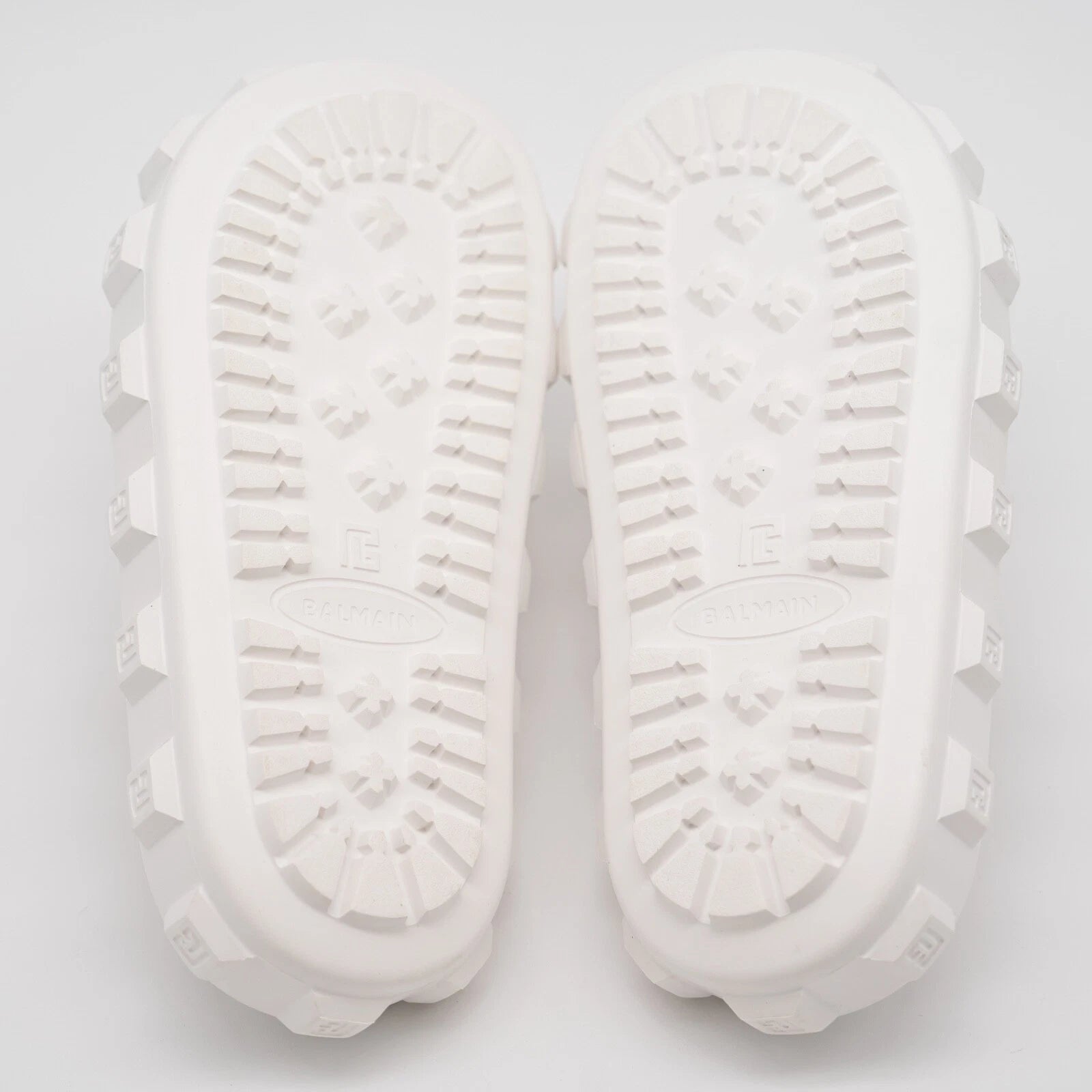size 38-39 Balmain White Ari Women Rubber Slip On Slides Sandal Embossed Logo