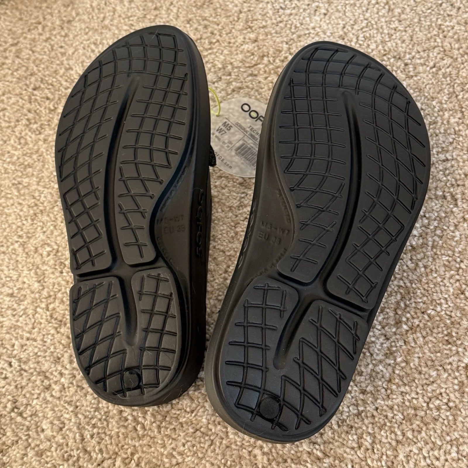 OOFOS Unisex Original Sandal Style #1000, Black, Size M5, W7, New In Bag