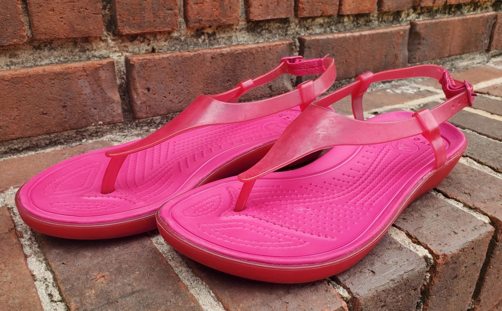 🐊CROCS●Sexi💋Serena●Flip Flop/ Thong/Slingback●Sz.7●Good/Clean Cond●HOT PINK💗