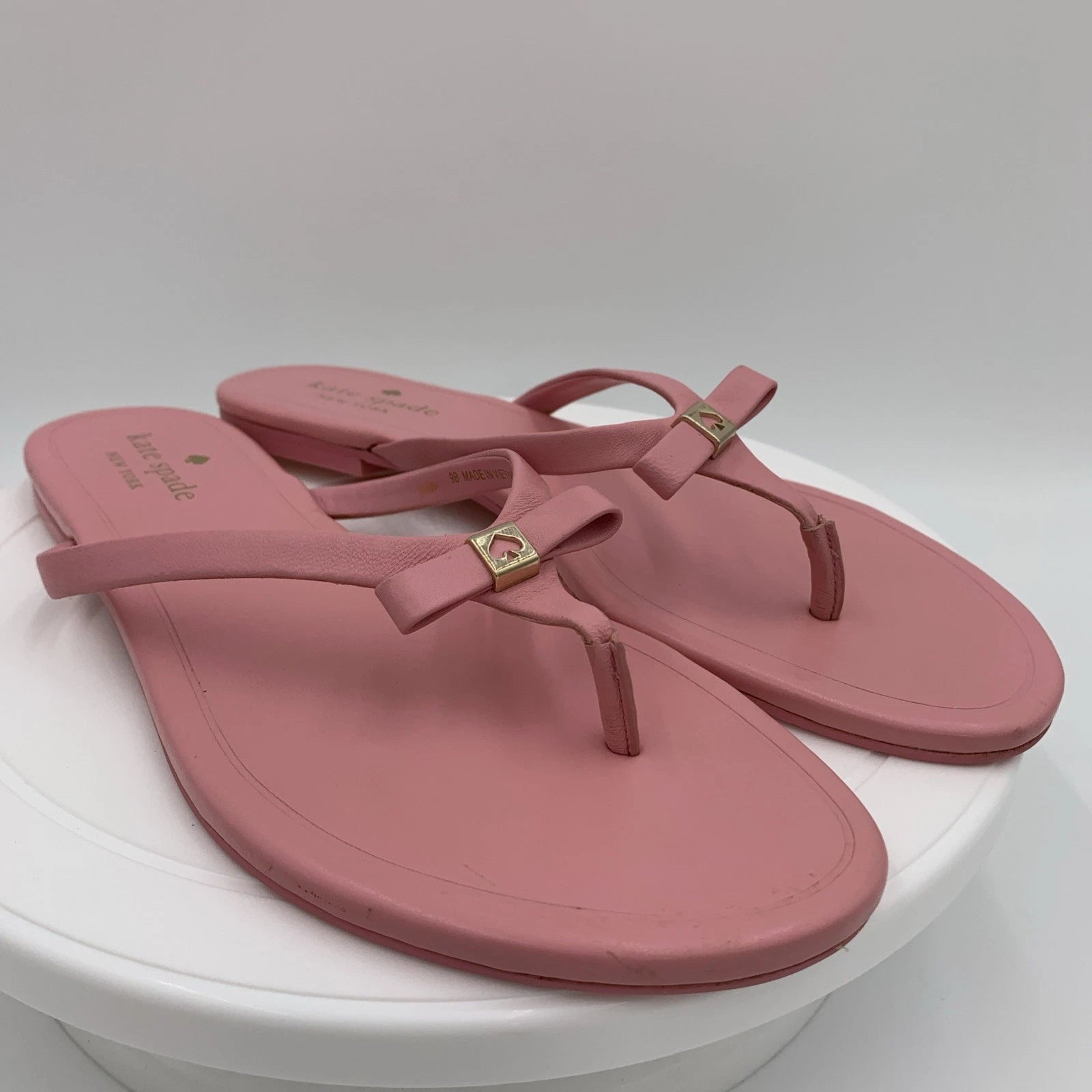 Kate  Spade Tatum New York Pink Leather Bow-Thong Sandals Spade Charm Size 9B