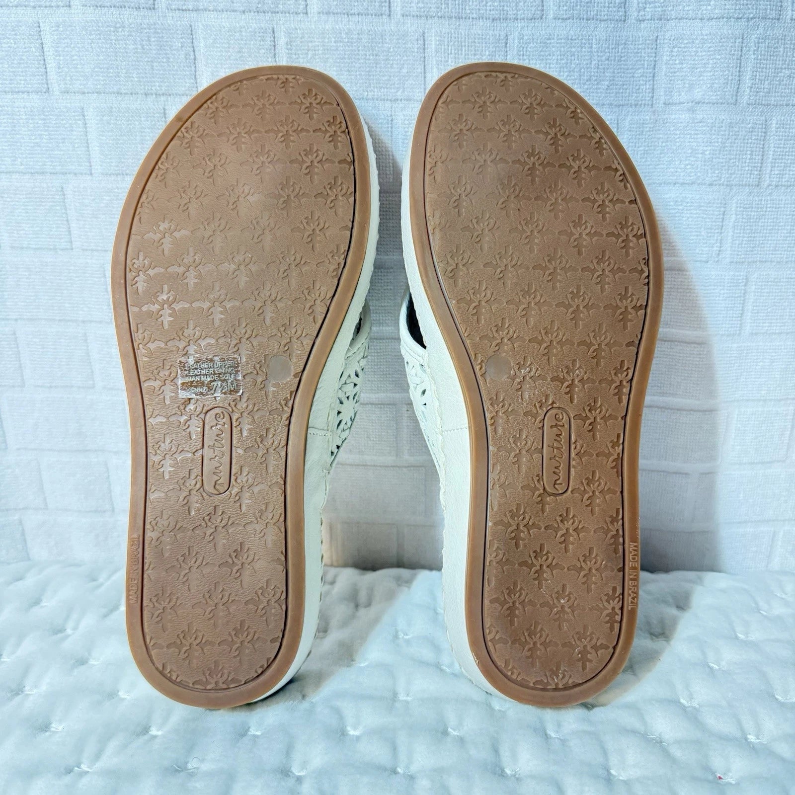 Nurture Shoes Womens Size 7.5 Sandals  Thongs Off  White Leather Cushion Comfort