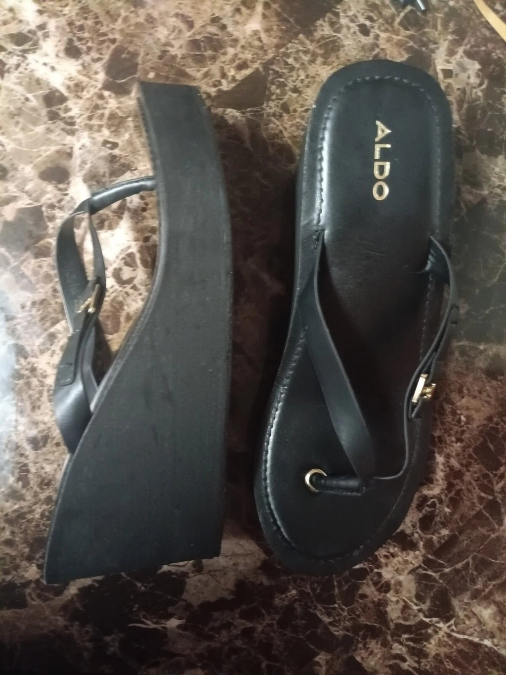 PFR 90s Y2K Style ALDO Black Chunky Platform Heel Thong Gold O-Ring Sandals 11 W