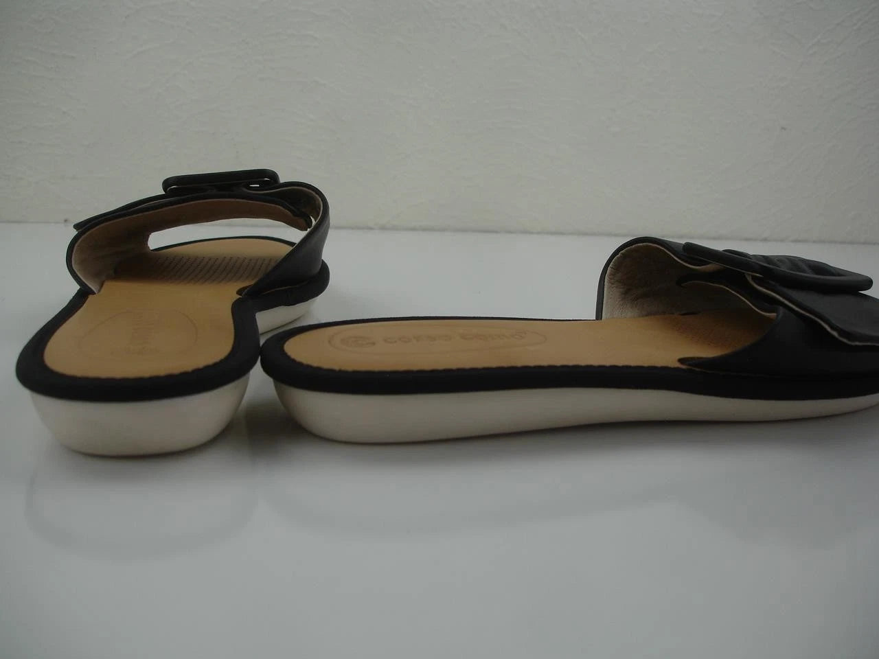 Women's 8.5 M Corso Como Bahlia Black Leather Flat Sandals Buckle Open Toe Slide