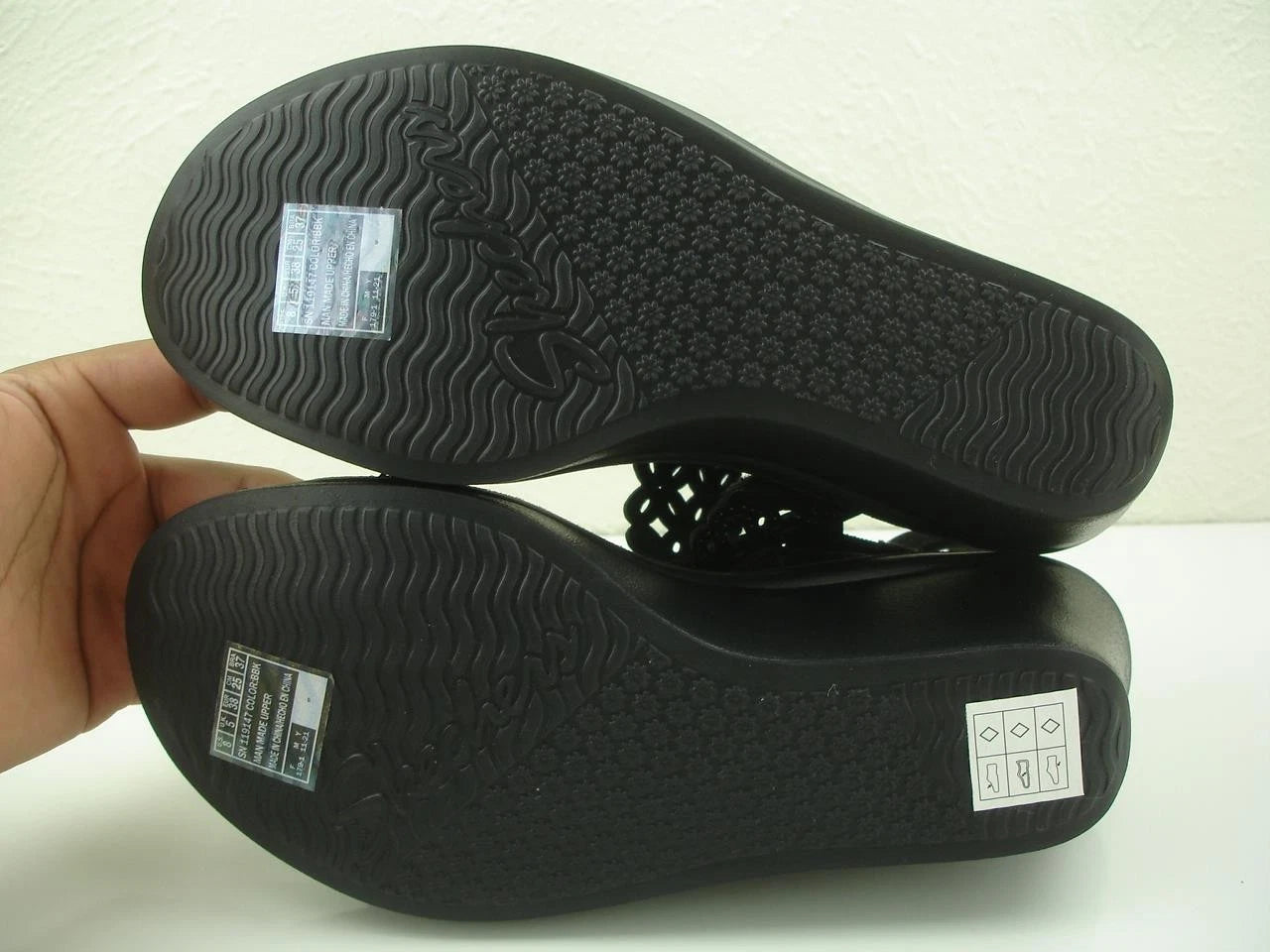 Women's 8 M Skechers Rumble On Sassy Dayz Sandals 119147 Black Wedge Heel Beaded
