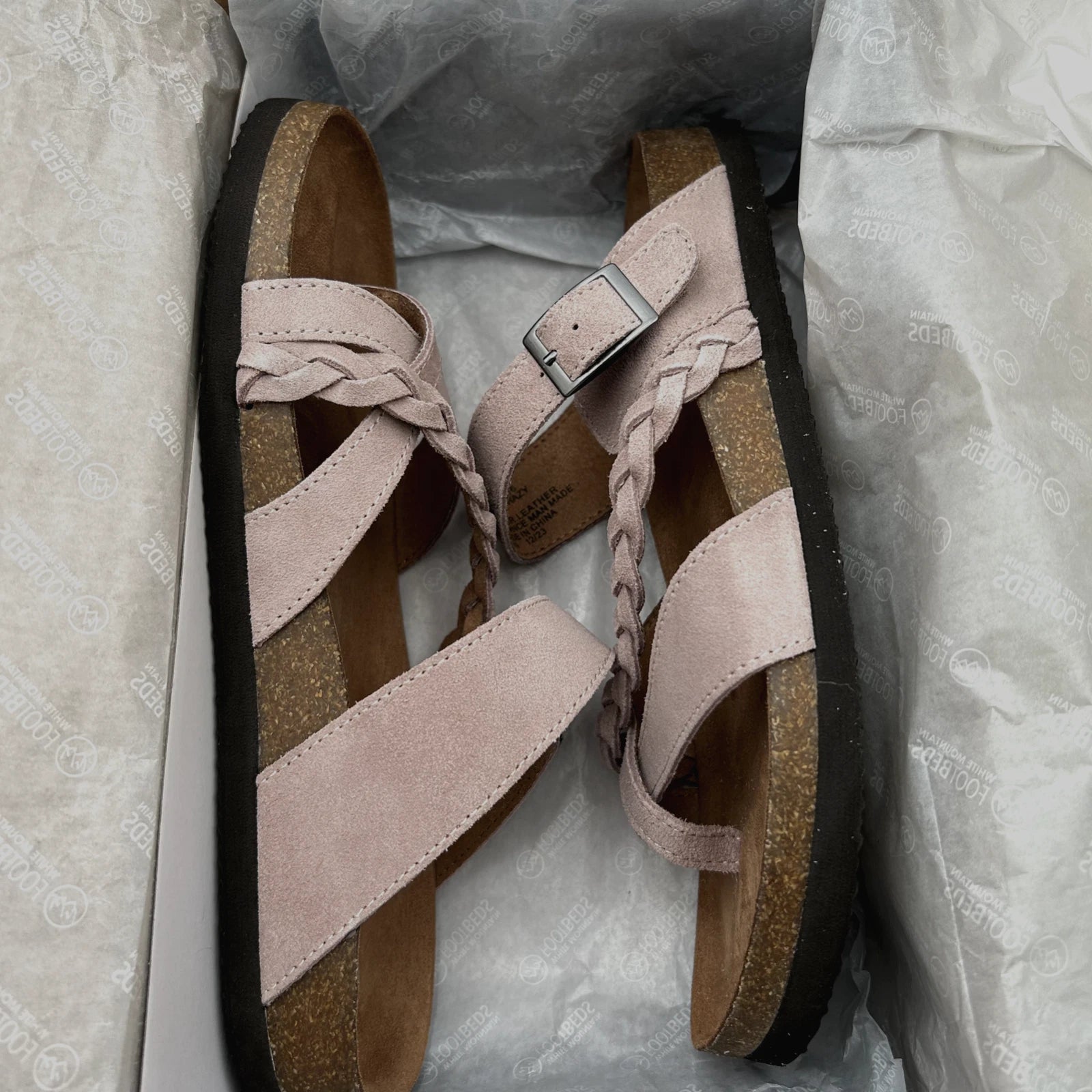 White Mountain Womens Leather Slide Sandals Size 9 Light Lavender Toe Loop Style