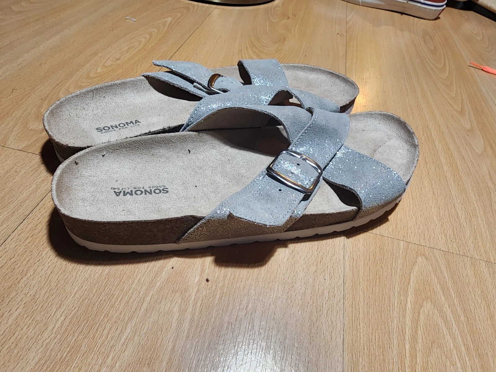 Sonoma Silver Suede Buckle Slide Footbed Sandals Size 9.5 Style Tarragon