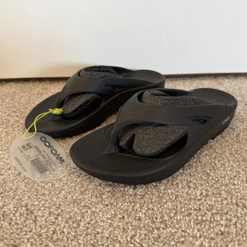 OOFOS Unisex Original Sandal Style #1000, Black, Size M5, W7, New In Bag