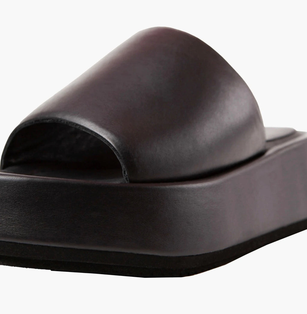 PALOMA BARCELO NIB $370 KORNELIA BLACK LEATHER PLATFORM SLIDE SANDAL. EU38/US8