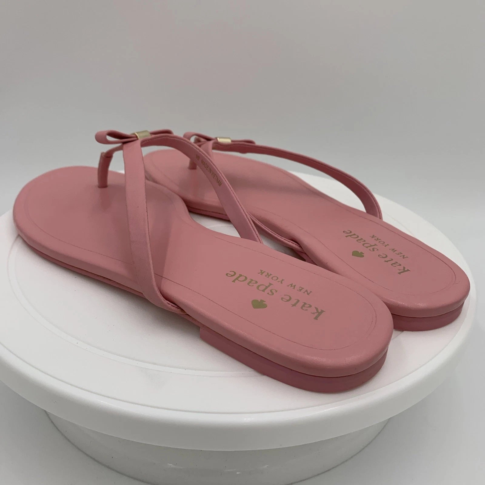 Kate  Spade Tatum New York Pink Leather Bow-Thong Sandals Spade Charm Size 9B