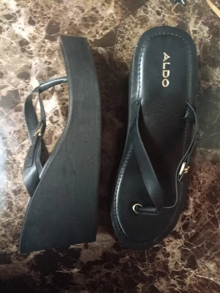 PFR 90s Y2K Style ALDO Black Chunky Platform Heel Thong Gold O-Ring Sandals 11 W