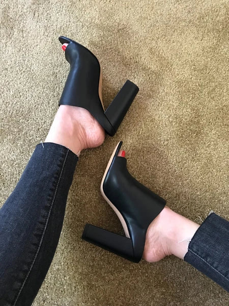 NIB Vince Alora Leather Block Heel Slide Sandal in Black Size 9 $295