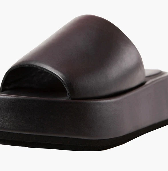 PALOMA BARCELO NIB $370 KORNELIA BLACK LEATHER PLATFORM SLIDE SANDAL. EU38/US8