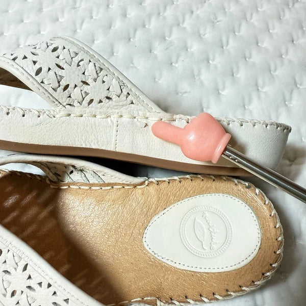 Nurture Shoes Womens Size 7.5 Sandals  Thongs Off  White Leather Cushion Comfort