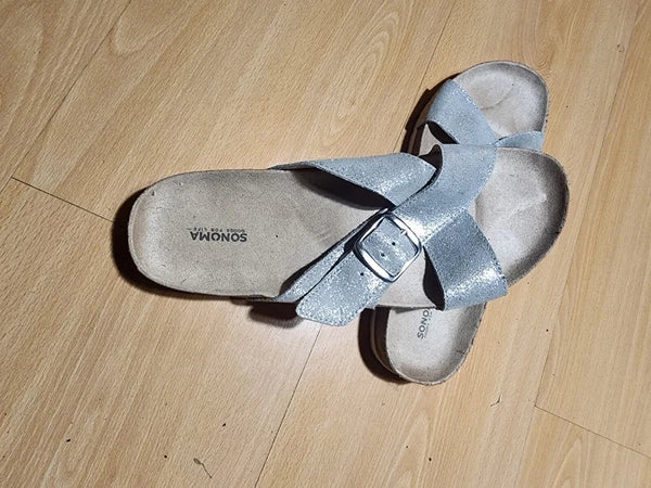 Sonoma Silver Suede Buckle Slide Footbed Sandals Size 9.5 Style Tarragon