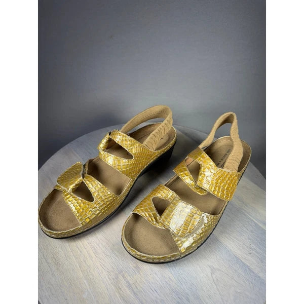 AELLE Comfort Women’s Yellow Croc Print Sandals Straps Bold Style Size 8.5