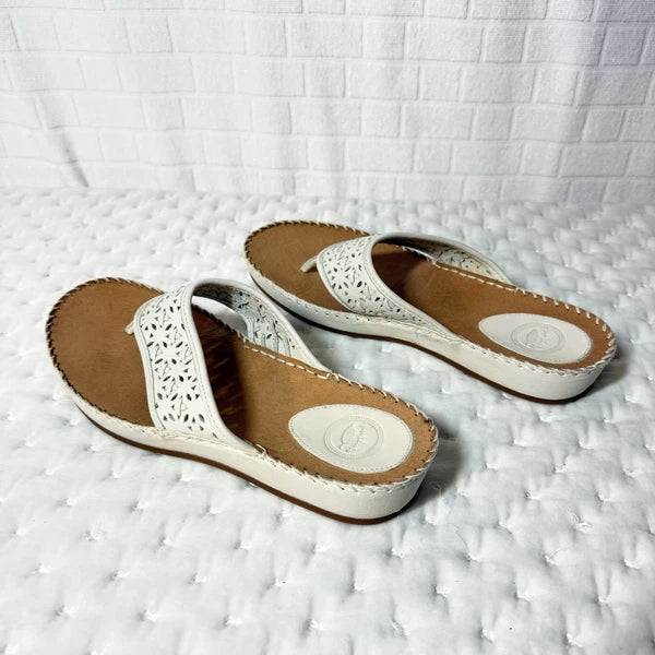 Nurture Shoes Womens Size 7.5 Sandals  Thongs Off  White Leather Cushion Comfort